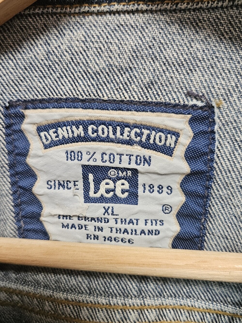 Lee Light Blue Denim 90's Jacket with Multicolor St. Lucia Jazz Embroidery sz XL - Picture 6 of 9